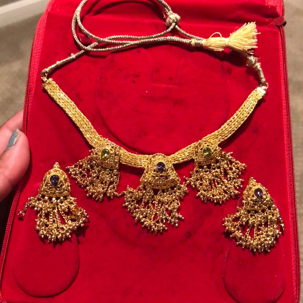 Necklace and earring set